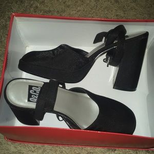 NIB 9&Co Black Sandals